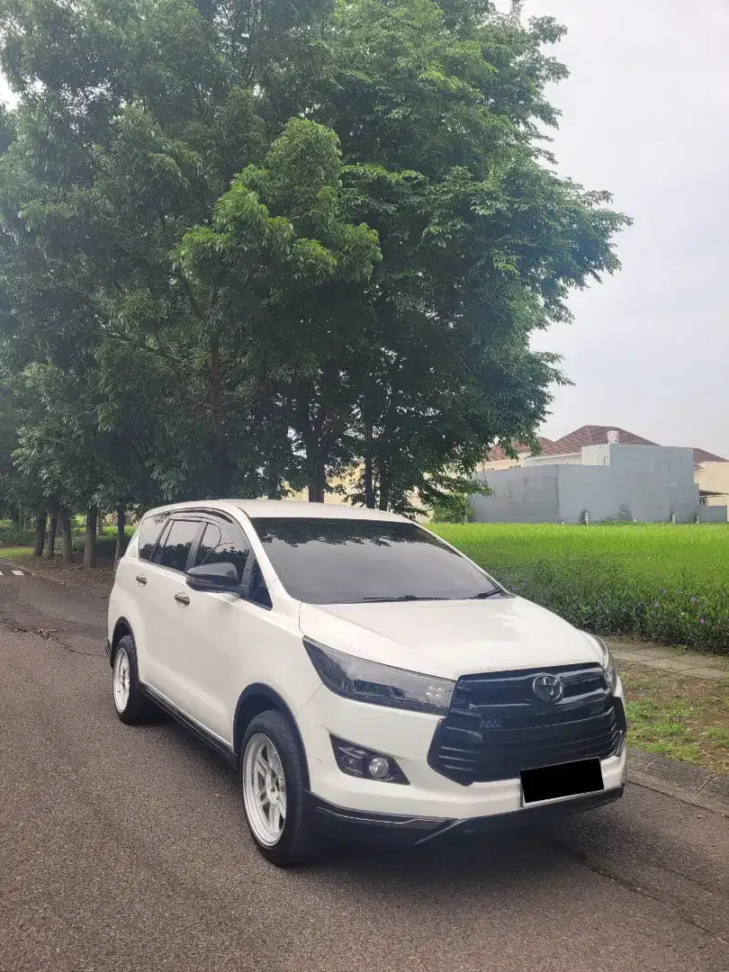 Innova Reborn V Diesel Matic 2018.