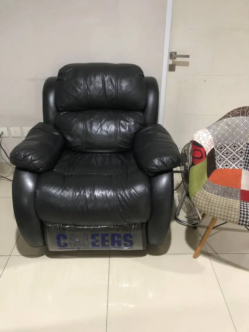 Sofa Cheers 1 Seater (Recline). Condition : OKE