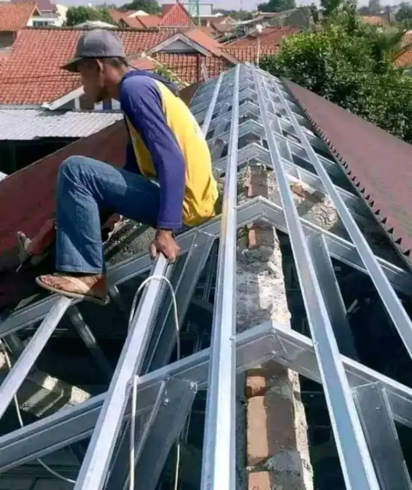 Renovasi bongkar pasang atap rumah terima beres