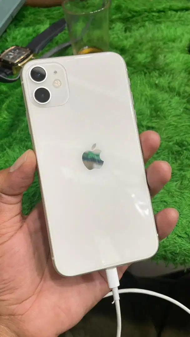 IPHONE 11/64 FULSET KONDISI SEKEN RASA BARU