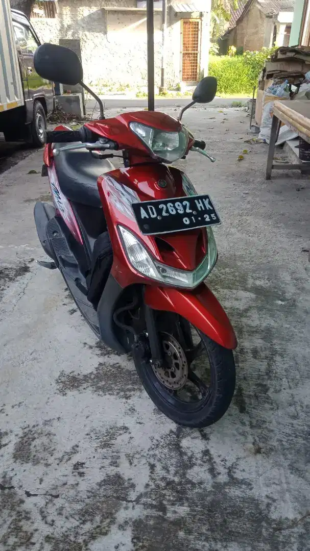 Yamaha Mio tahun 2010 warna merah maron