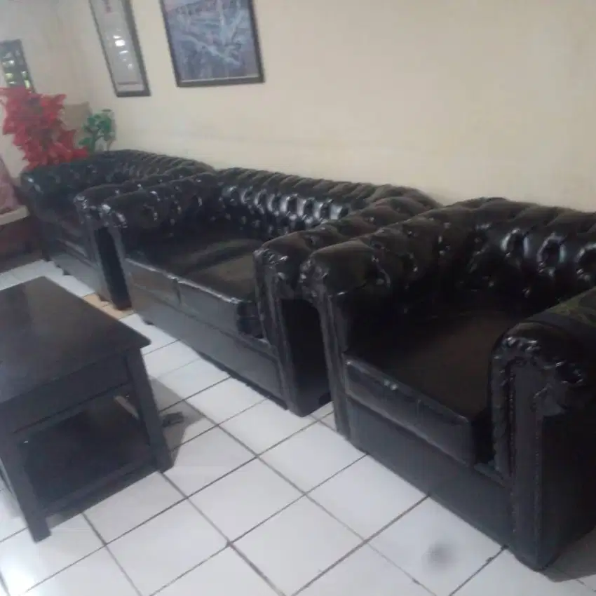 Sofa kulit dan sofa jati