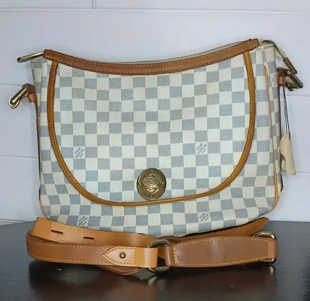 Tas selempang LV