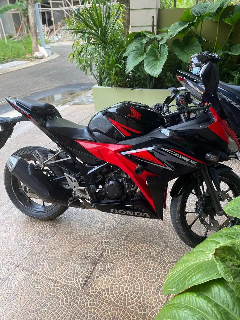 DIJUAL Motor CBR, Surat Lengkap, Pajak Hidup