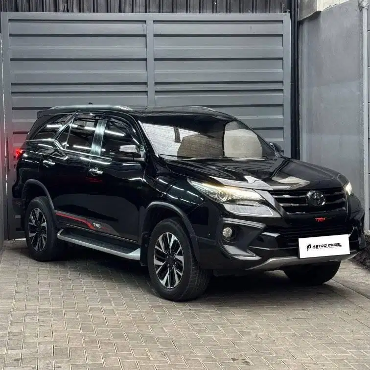 TOYOTA FORTUNER TRD 2018 / 2017 Tgn1 LowKm Bs Kredit Matic Istimewa