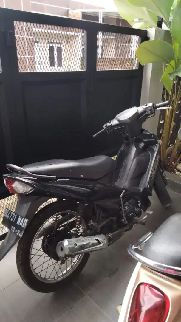 Vega R 2011 Hitam