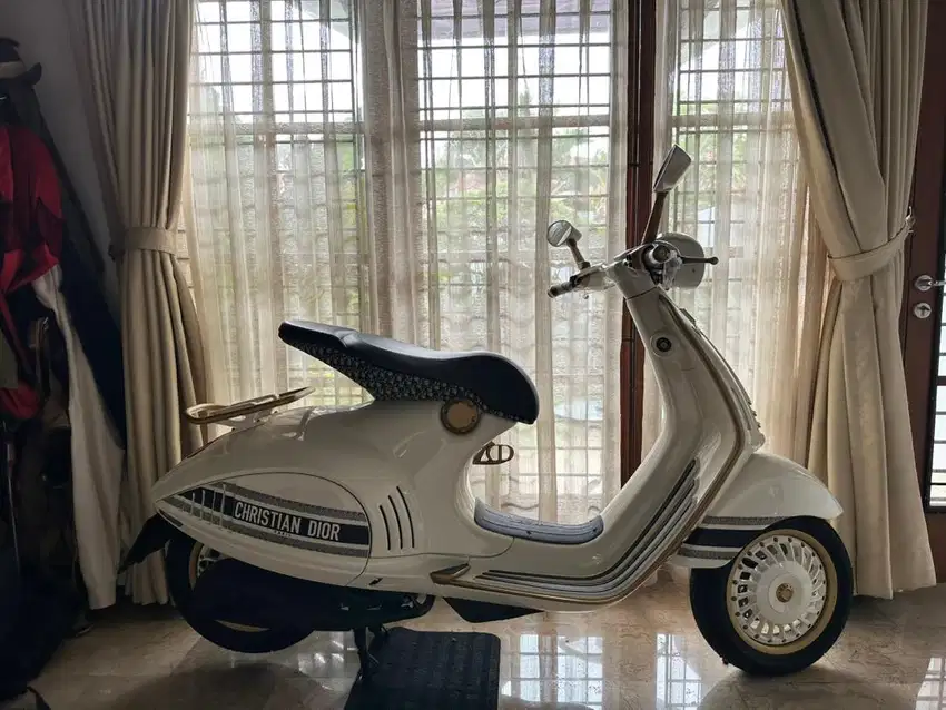 Piaggio Vespa 946 Dior 2022