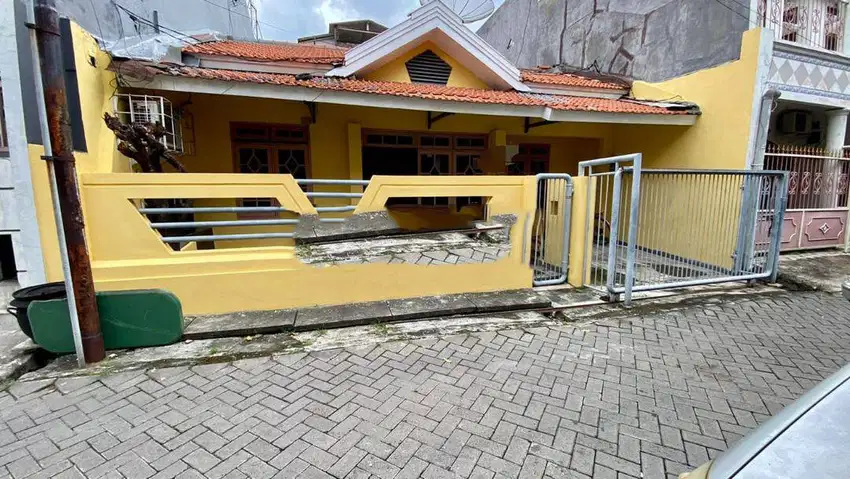 Rumah Darmo Permai Dekat Pakuwon Indah, Graha Family