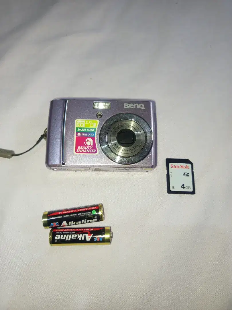 Kamera digicam benq + memory sandiskn4 gb