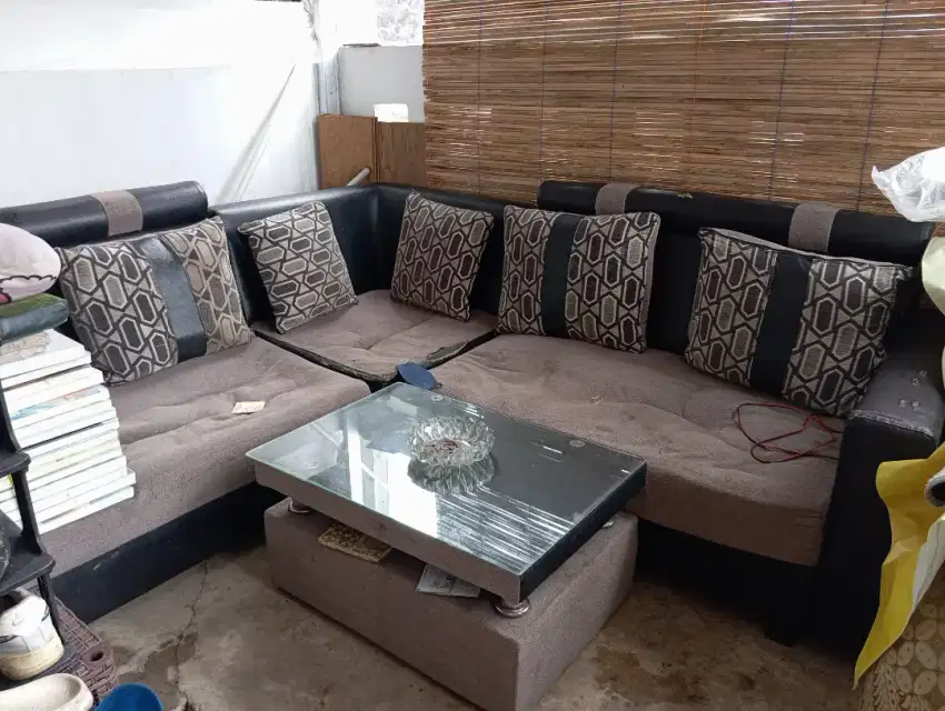 Sofa minimalis abu hitam