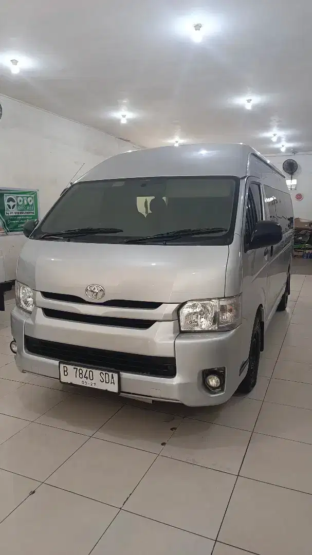 Toyota hiace commuter 2017