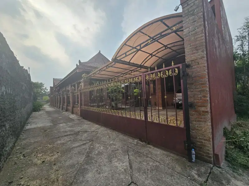 Rumah joglo jawa dengan full bata expose di manisrenggo klaten