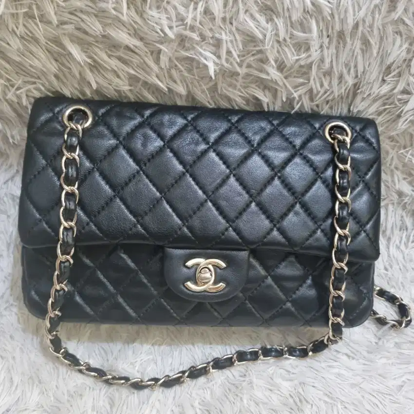 Chanel classic hitam medium size