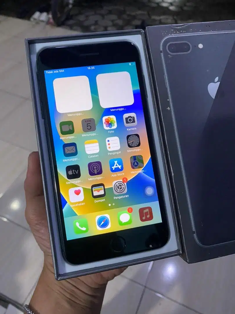 Iphone 8 plus 64gb semua kartu lancar no minus bisa TT