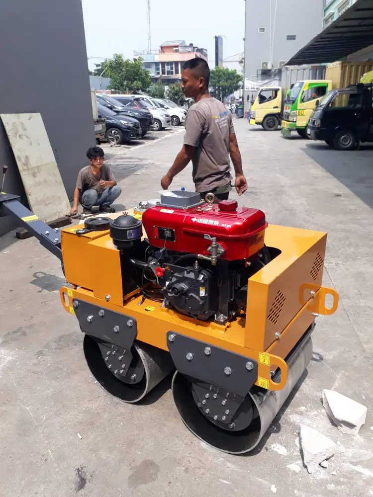 Baby Roller / Vibro Roller Kapasitas 1-2 Ton Pemadat Aspal / Tanah