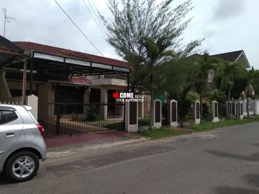 DIJUAL RUMAH BESAR DALAM KOMPLEK BUKIT SEJAHTERA POLIGON