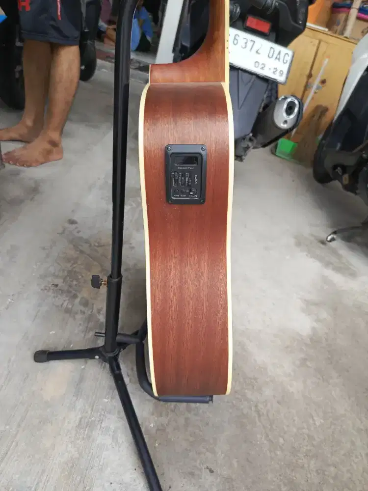 Gitar akustik elektrik