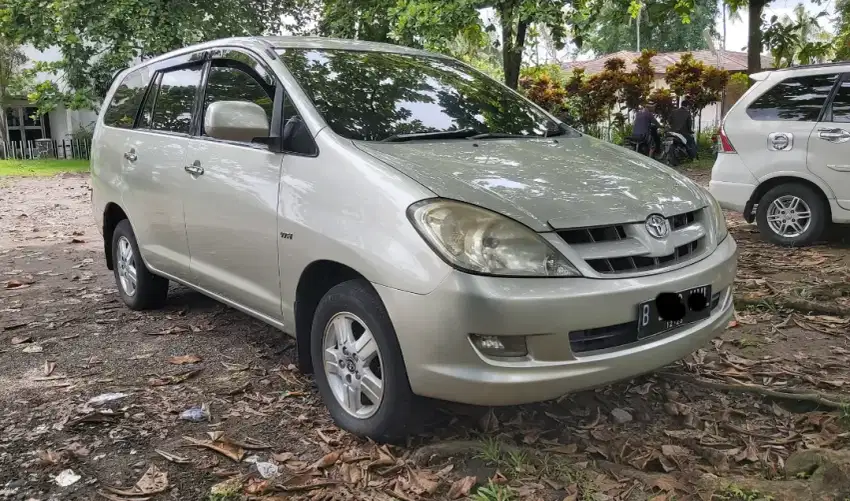 Toyota Kijang Innova 2.0 G Bensin Matic 2005 Warna Silver