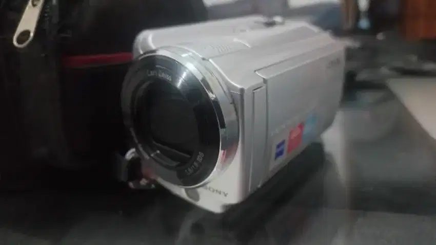 Di jual handycam Sony DCR-SR68