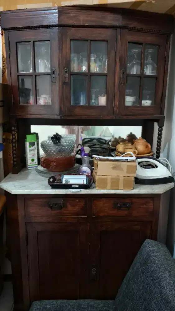 Buffet/lemari antik