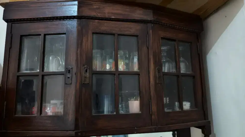Buffet/lemari antik