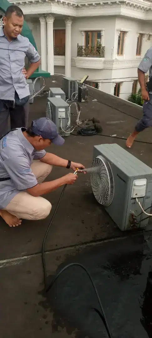 Service AC, Perawatan Cuci AC,
Instalasi AC baru, 
Pindah unit AC