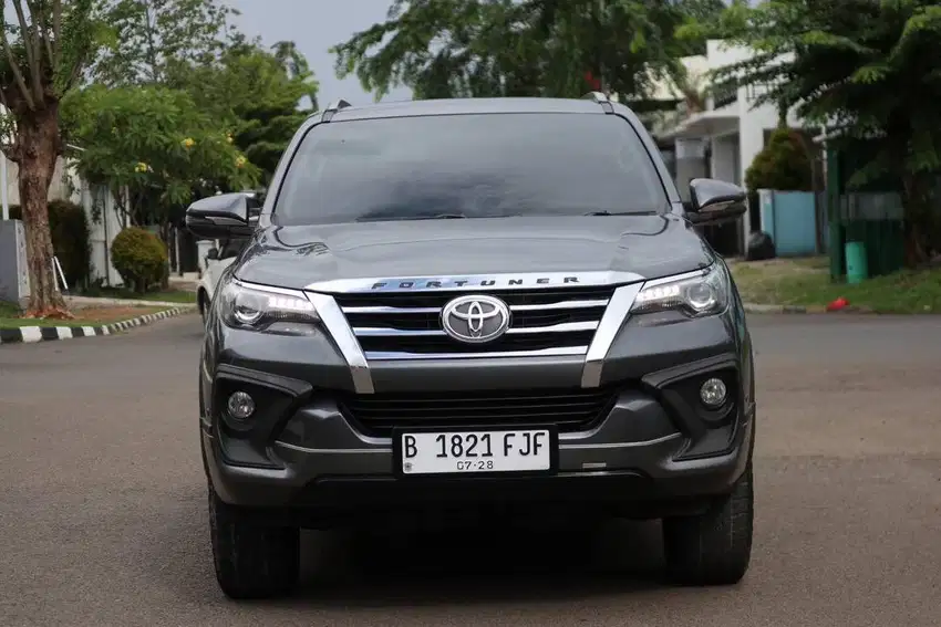 DP 15 JT Toyota Fortuner G Diesel Upgrade TRD 2018 Abu / Grey