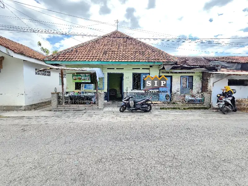 Dijual rumah di jalan ikan mungsing , karangrejo banyuwangi kota