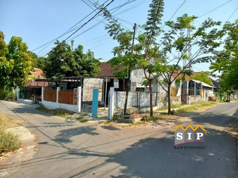 Dijual rumah hook halaman luas di gentengan Baru Banyuwangi