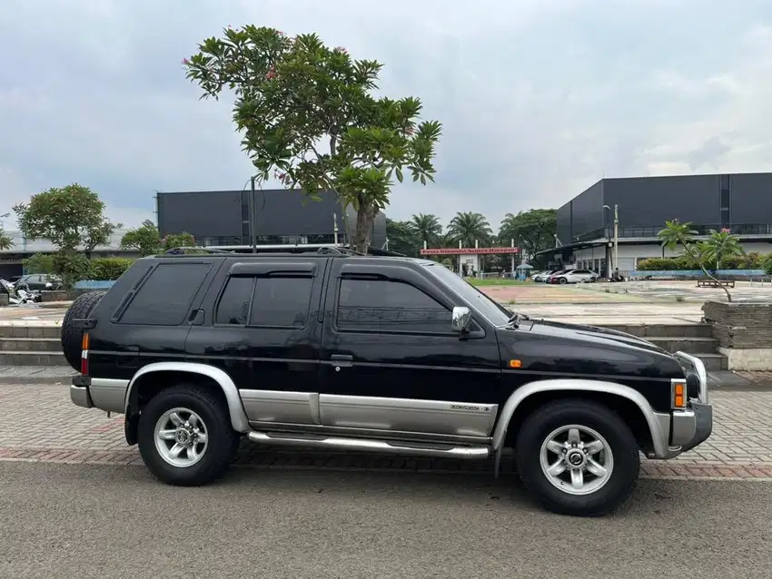 Nissan terrano kingsroad f2 tahun 2002 jual cepat jual bu