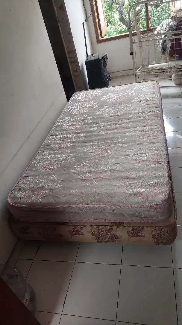 Matras single spring bed