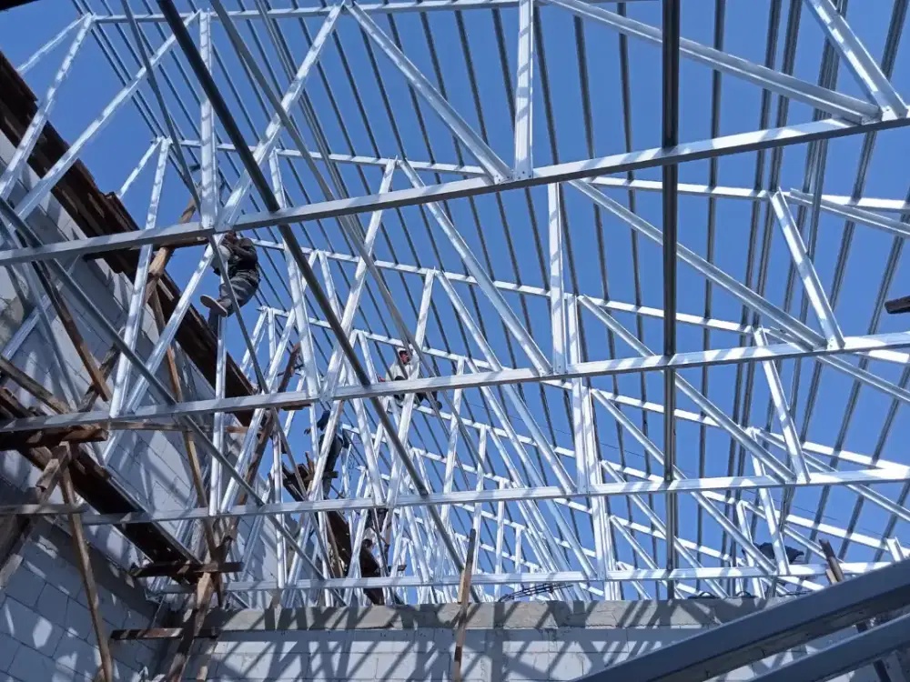 Rangka baja ringan terpasang