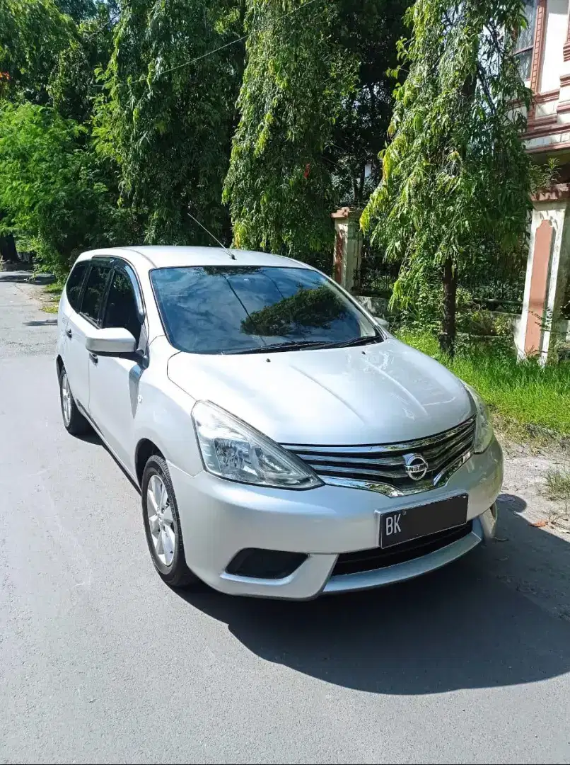 Nissan Grand Livina SV 2014 Automatic Silver