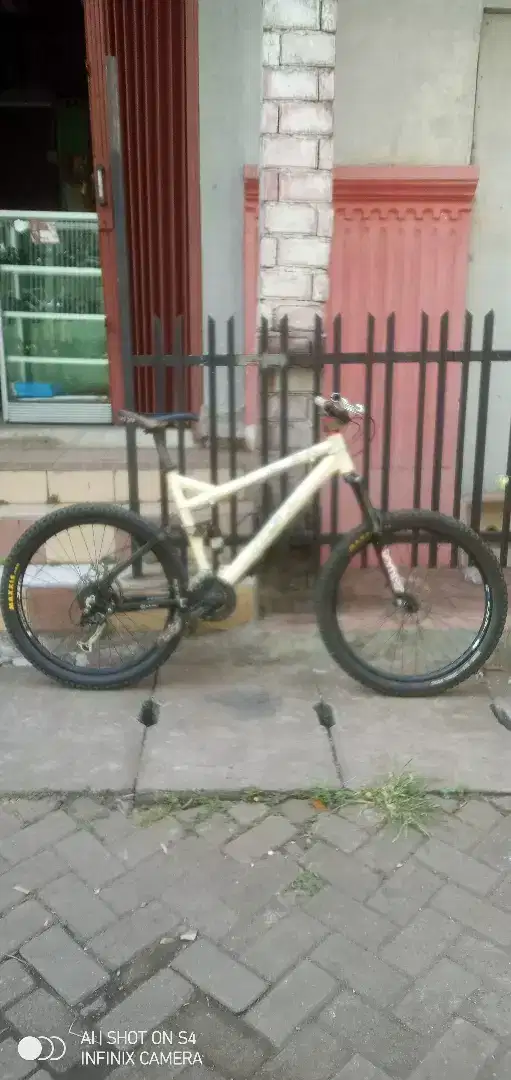 Sepeda fullsus KHS