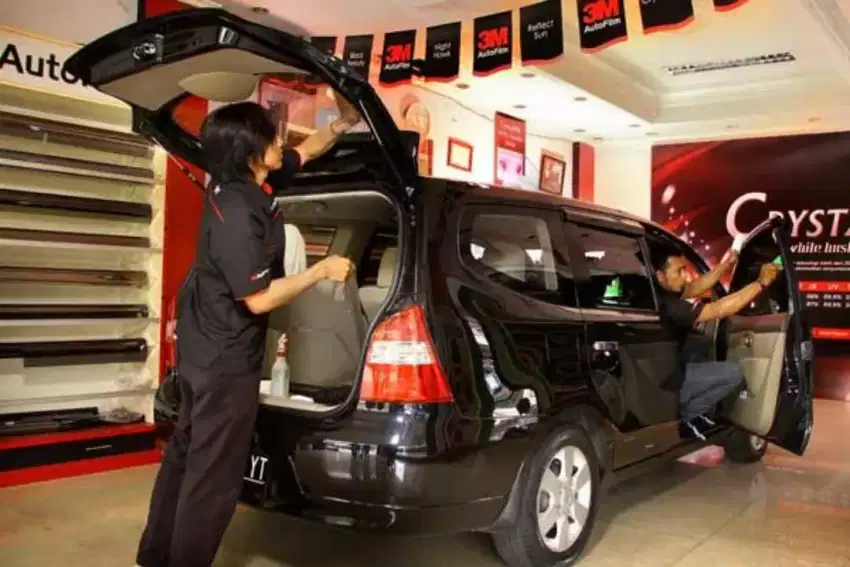 Toko khusus pasang kaca film mobil dan gedung