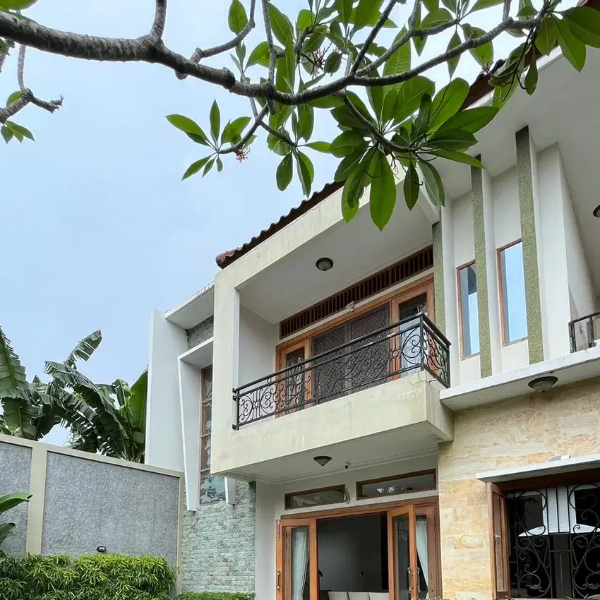 Rumah Semi Villa 2 Lantai with Pool Dekat Pantai Canggu