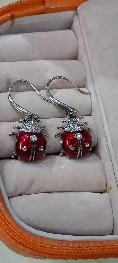 Anting /giwang kepik bertabur swarovski asli