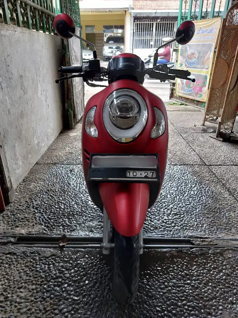 Scoopy keyless merah 2022