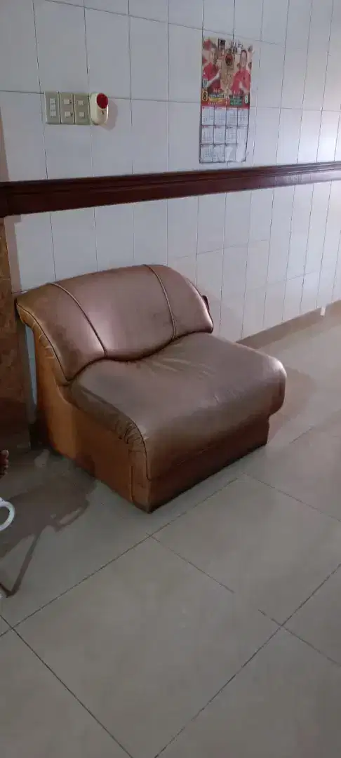 Sofa kulit set lengkap