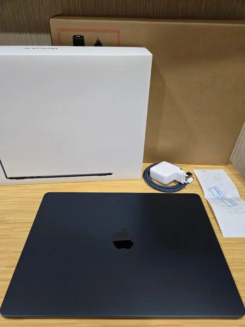 MACBOOK AIR 15 INCH M3 2024 16GB/512GB MIDNIGHT GARANSI RESMI 7 BULAN