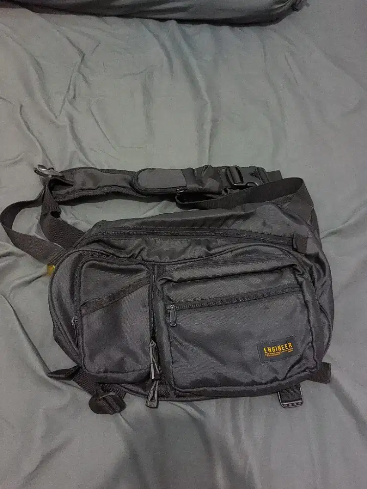 Tas Selempang Engineer