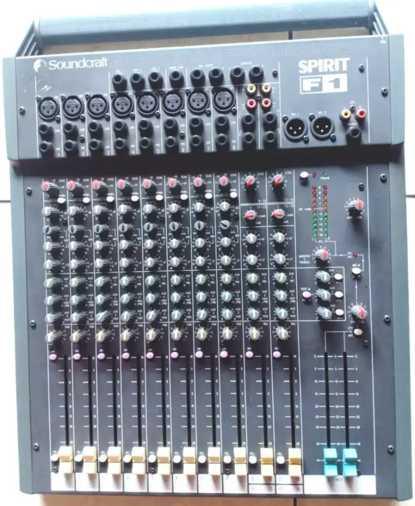 Mixer soundcraft spirit F1 made in england