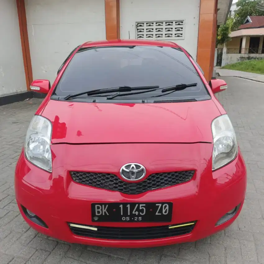 (DP 35JT) Toyota Yaris E 1.5 A/T 2010 Merah (CBU)