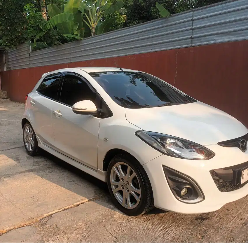 Mazda 2 type R matic tahun 2012