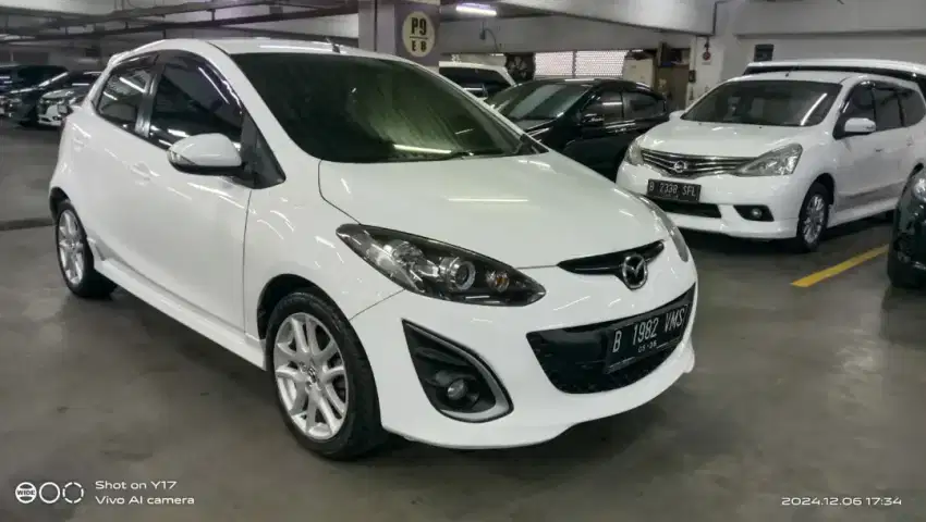 Mazda 2 R A/T 2012 Putih Pajak Panjang Low KM Bagus Sekali Tdp 8 Jt