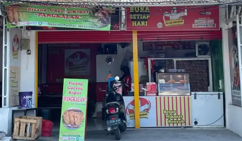 Jaga stand ayam geprek