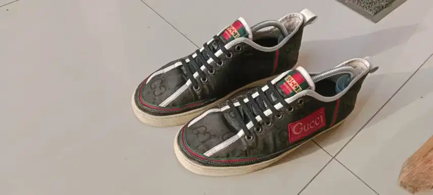 Sepatu gucci pria size 43