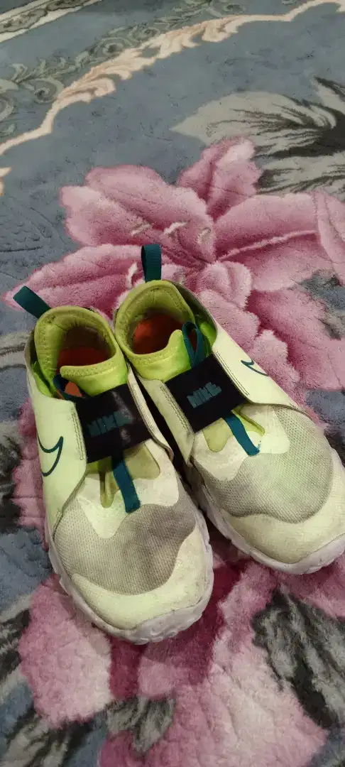 Sepatu Nike ukuran 36,5