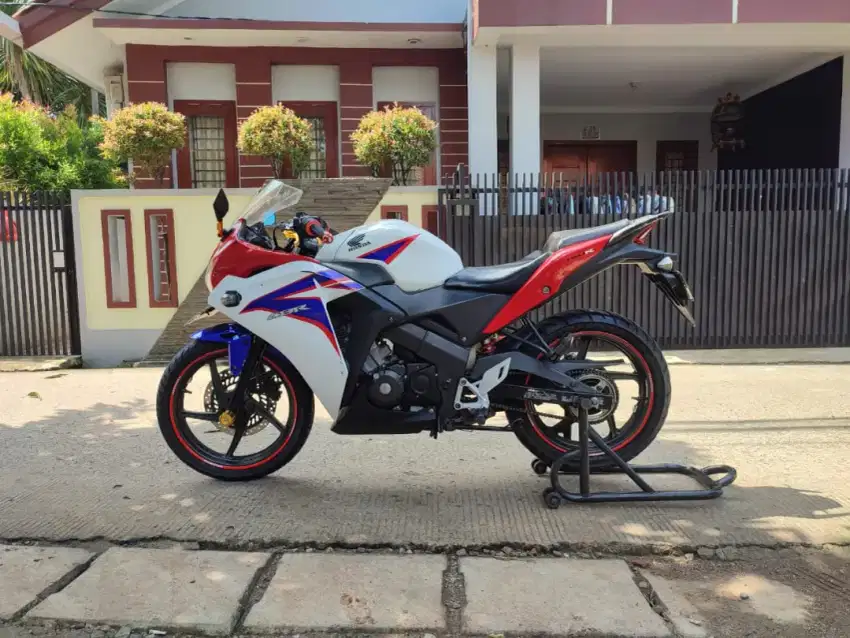 BISMILLAH JUAL CBR 150 CBU TAHUN 2012