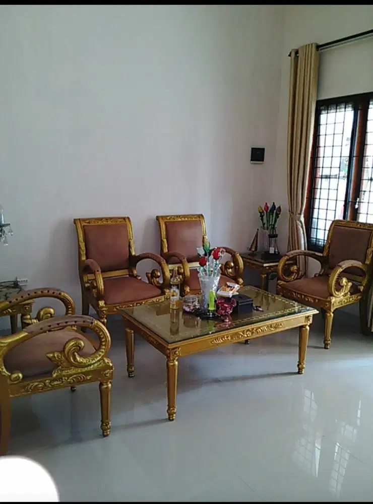 Kursi Tamu Klasik Model Vercace